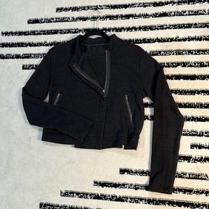 woman’s Volcom short cut jacket